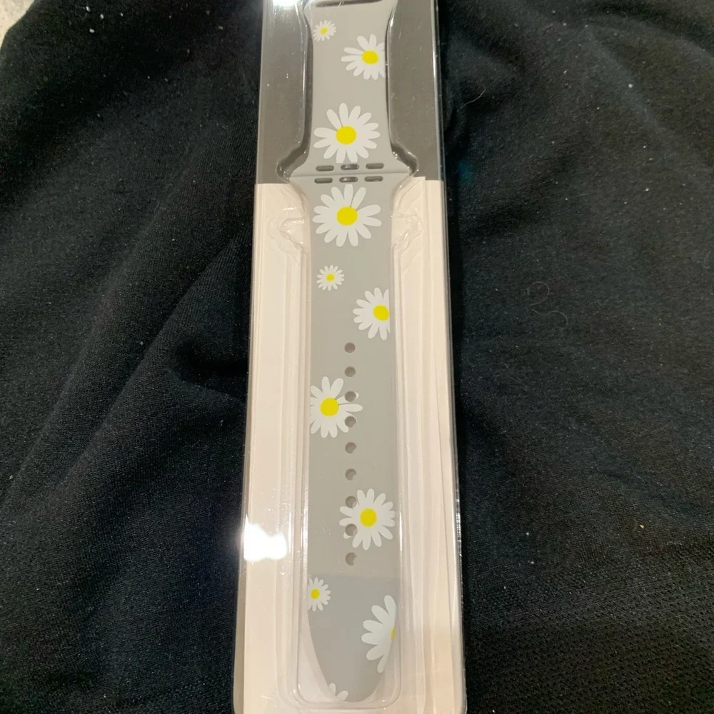Posh Tech Silicone Gray Daisy Apple Watch Replacement Band‎ 42-44 MM